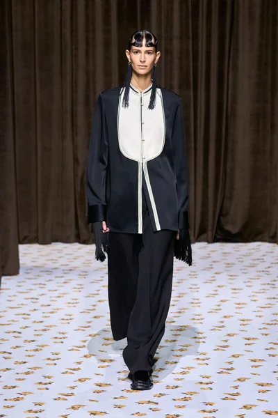 Look 17